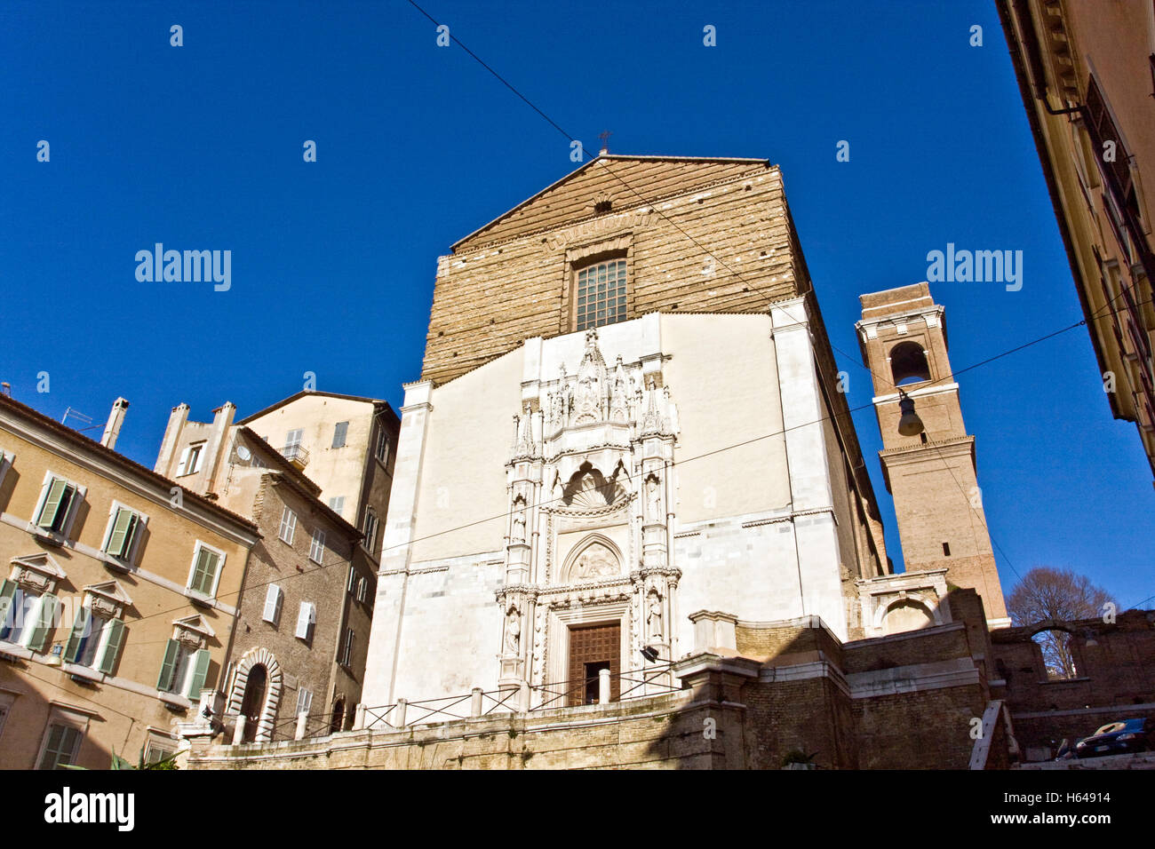 La chiesa gotica di San Francesco alle Scale, 1323, facciata da Giorgio Orsini da Sebenico, via Pizzecolli, Ancona, Marche, Italia Foto Stock