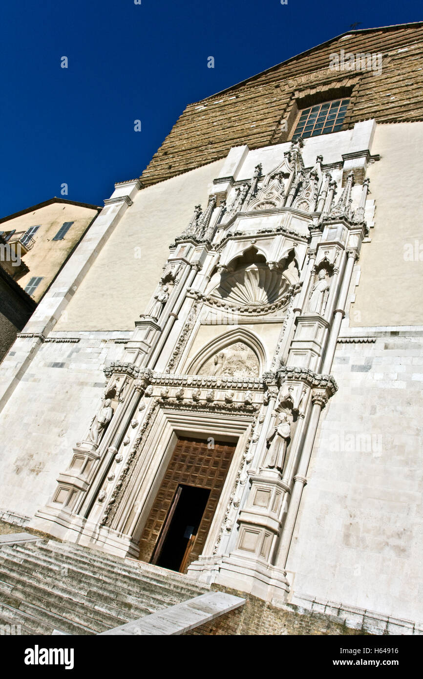 La chiesa gotica di San Francesco alle Scale, 1323, facciata da Giorgio Orsini da Sebenico, via Pizzecolli, Ancona, Marche, Italia Foto Stock
