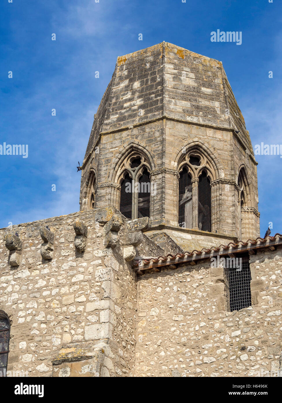 La Chiesa di San giovanni Battista, il campanile fu distrutto da un fulmine nel 1662, Charroux, dipartimento Allier, Auvergne-Rhone-Alpes, Francia Foto Stock