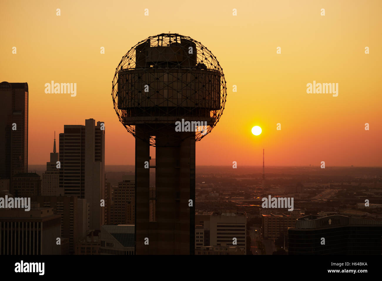 Stati Uniti d'America, Texas, Dallas, fotografia aerea di la Reunion Tower presso sunrise Foto Stock