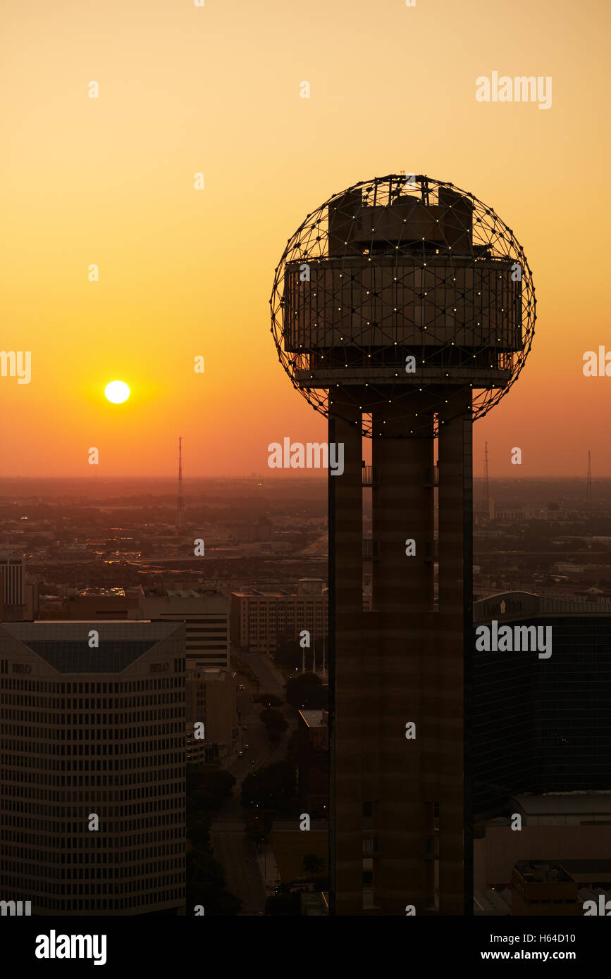Stati Uniti d'America, Texas, Dallas, fotografia aerea di la Reunion Tower presso sunrise Foto Stock