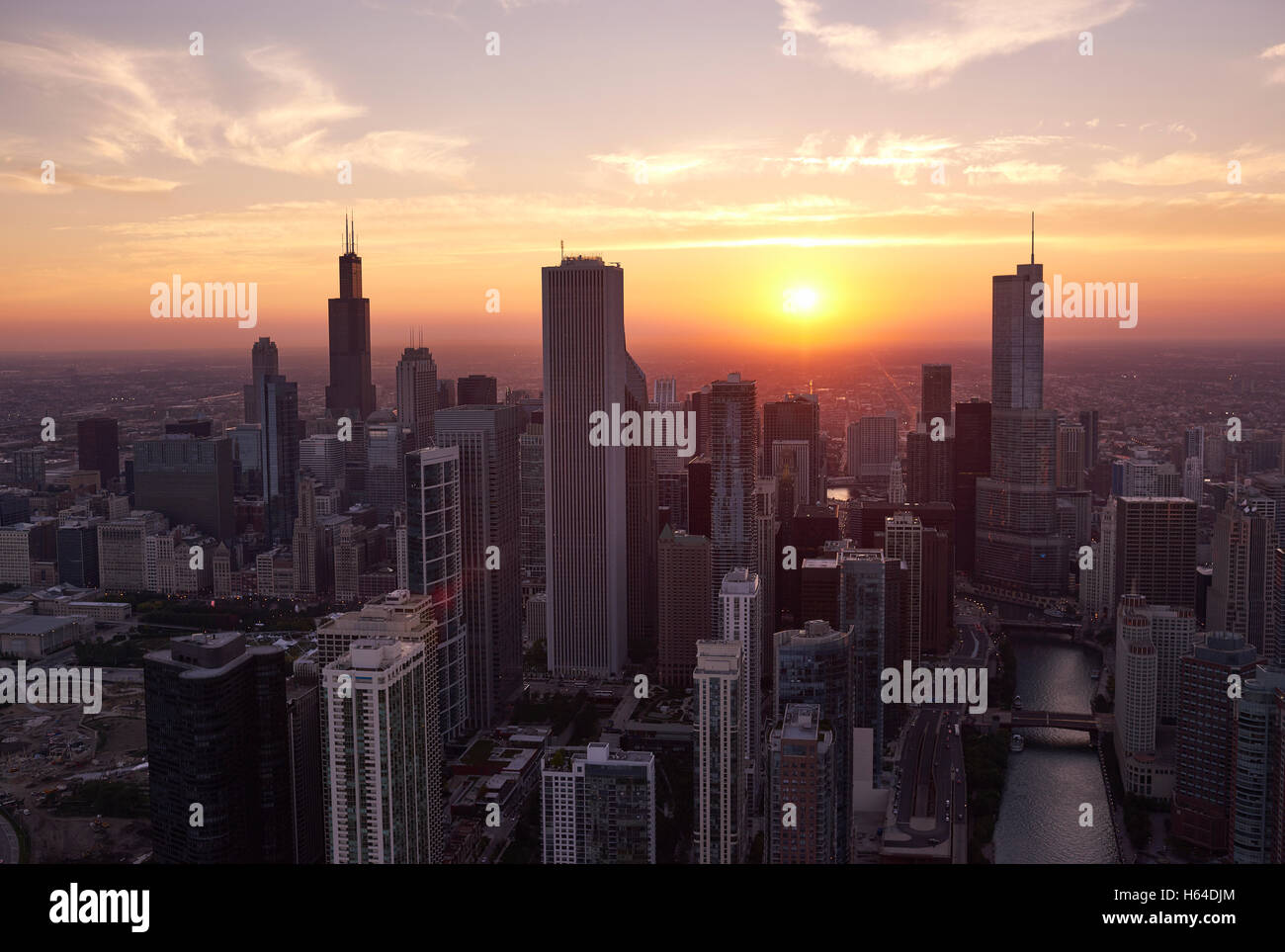 Stati Uniti d'America, Illinois, fotografia aerea del centro di Chicago in prima serata Foto Stock