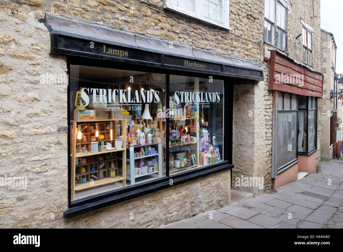 Frome una piccola città nel Somerset Inghilterra Stricklands hardware shop Catherine Hill Foto Stock