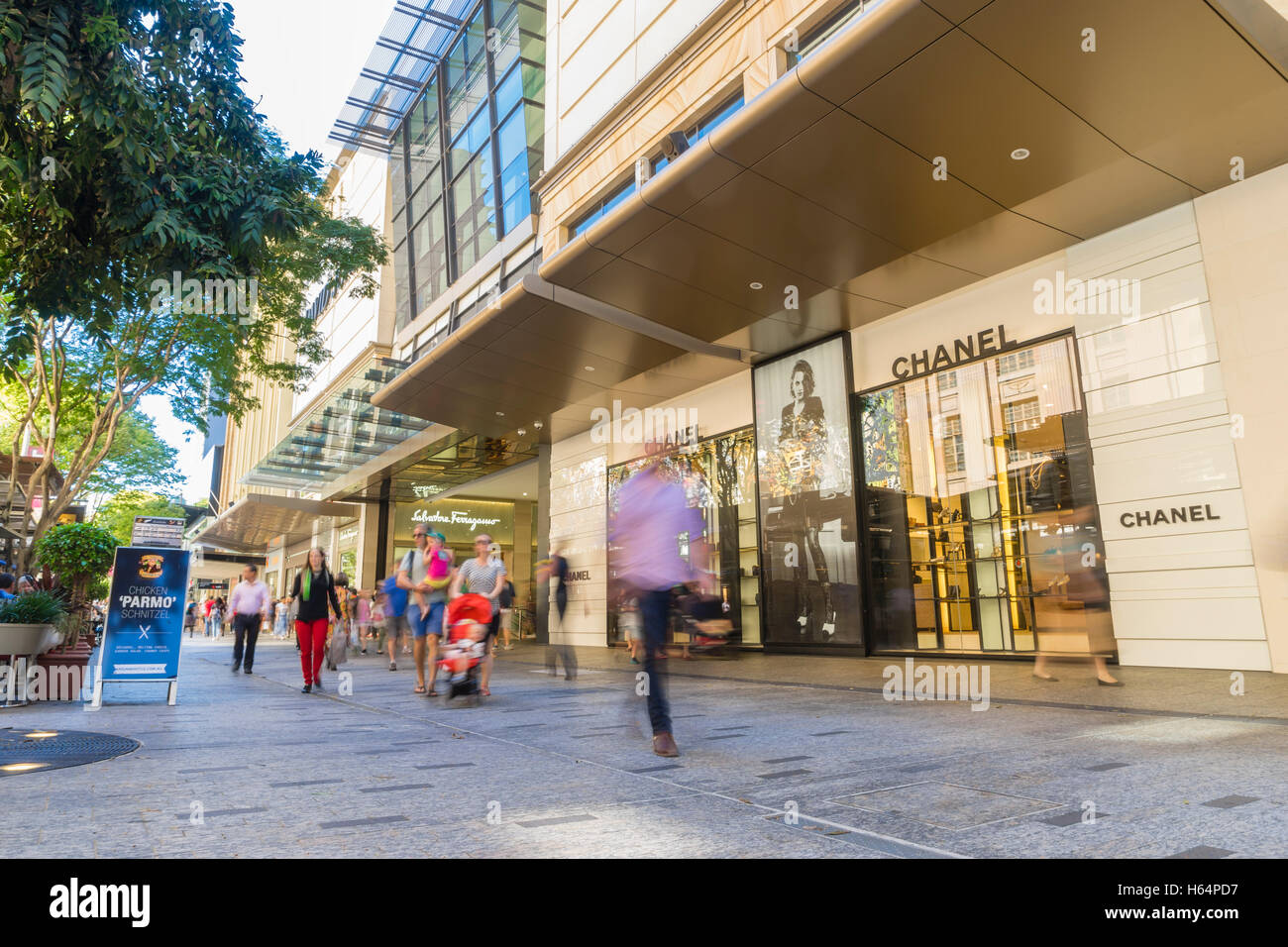 Gli amanti dello shopping di Queen Street Mall a Brisbane Foto Stock