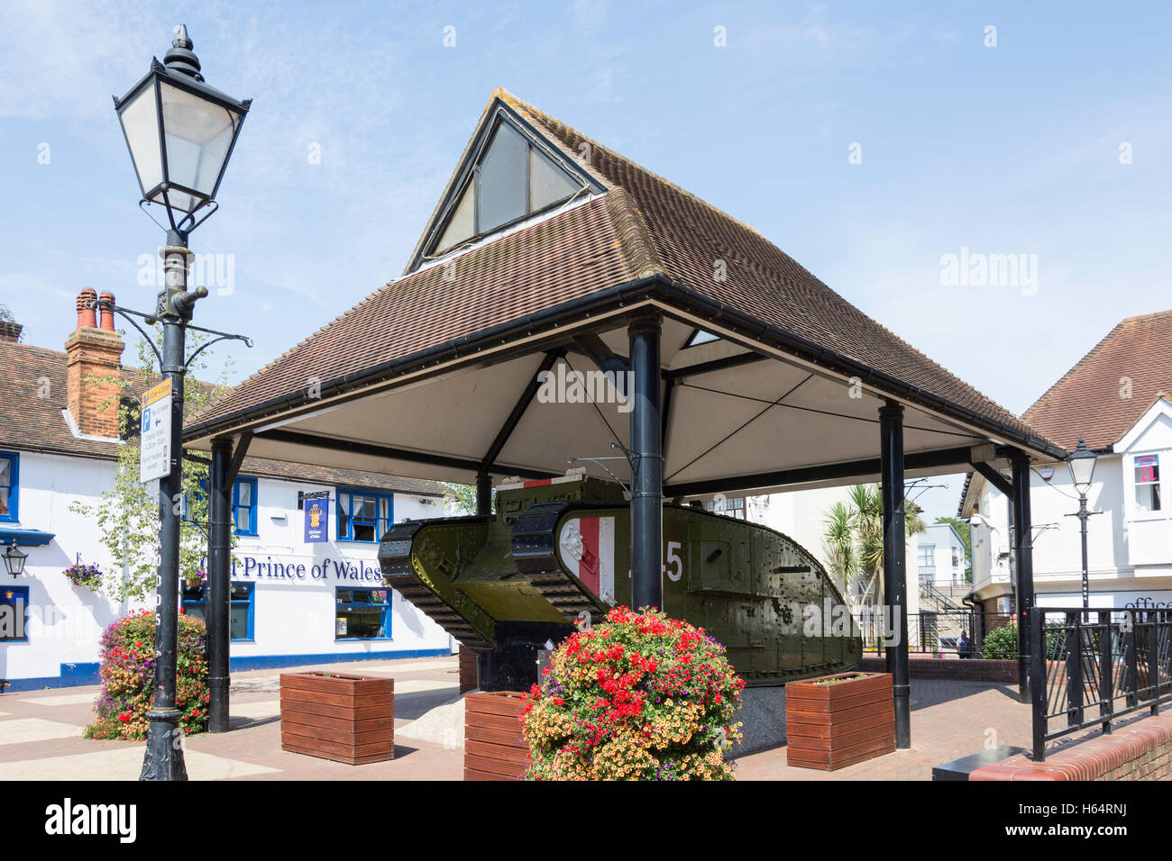 British Mark IV " femminile " la prima guerra mondiale il serbatoio, St George Square, Ashford, Kent, England, Regno Unito Foto Stock