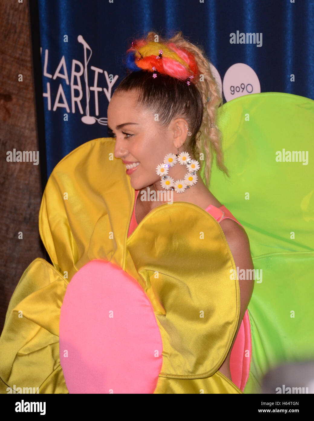 Miley Cyrus assiste quarto Annual ilarità per carità spettacolo di varietà: James Franco's bar mitzvà benifiting di Alzeimer associazione presentato da divertenti o morire e andare90 all'Hollywood Paladium in Hollywood California il 17 ottobre 2015. Foto Stock
