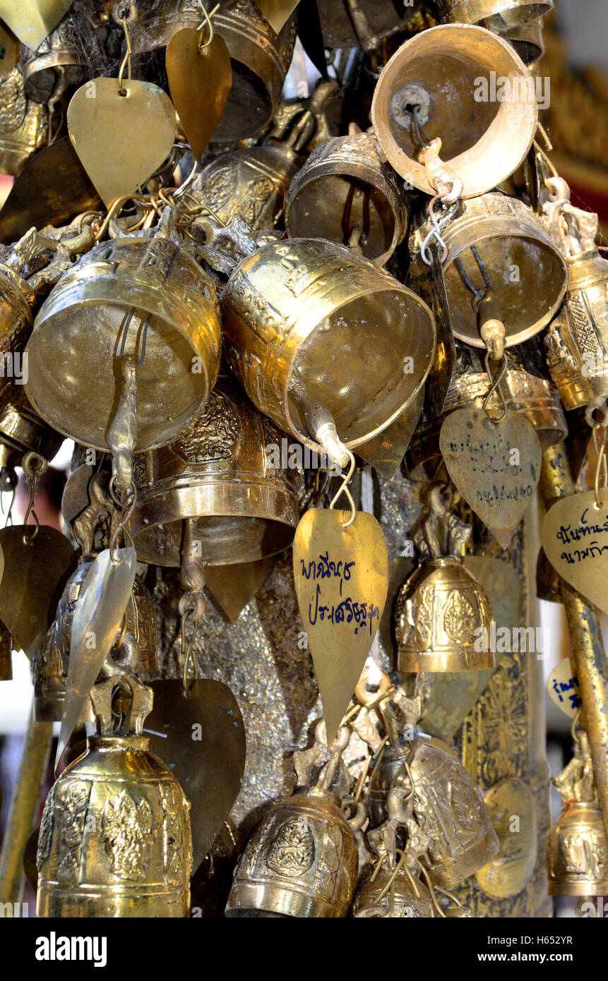 Campanelle in Wat Phra That Doi Suthep, Chiang Mai, Thailandia Foto Stock