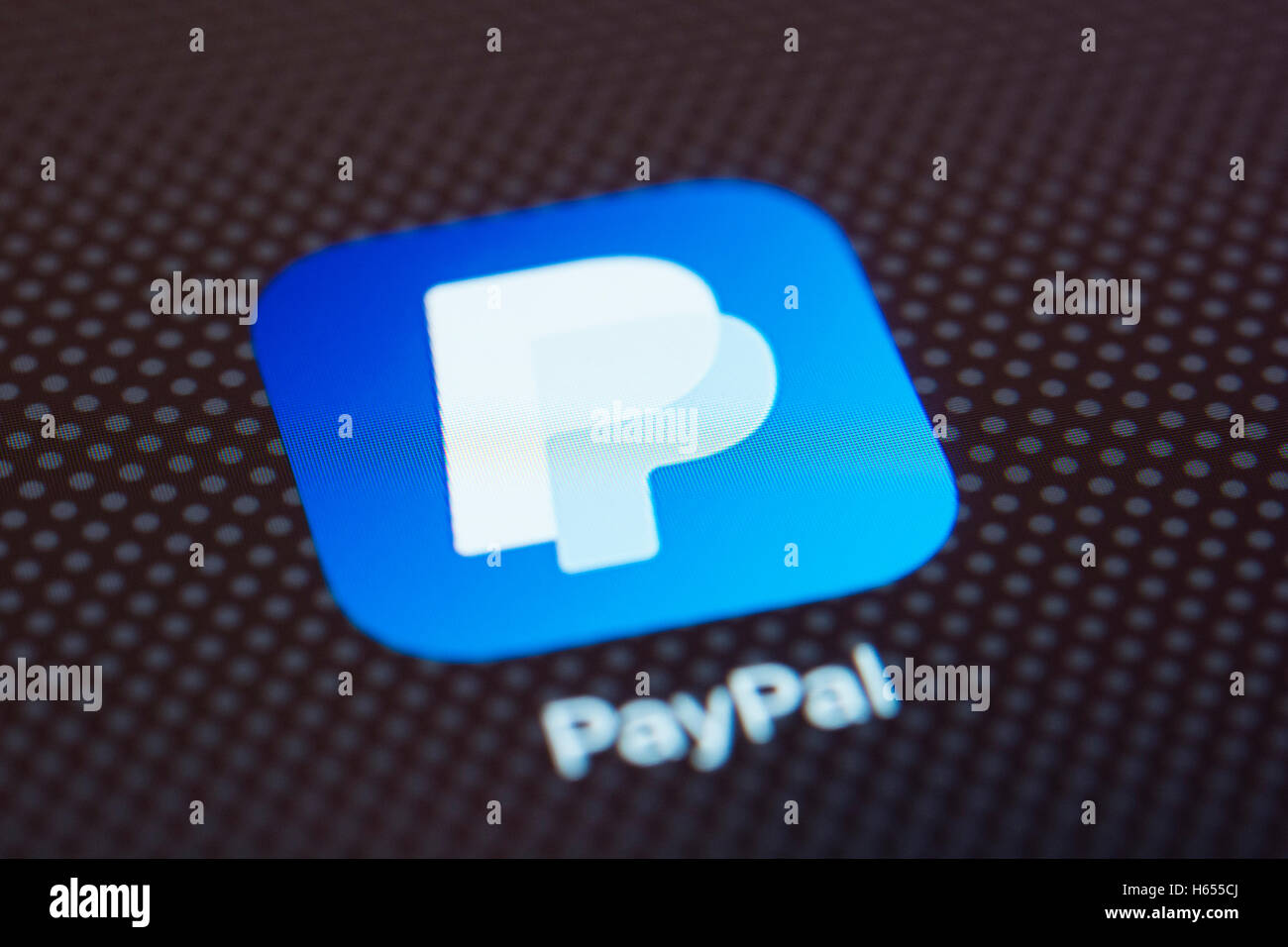 Paypal online banking app close up su iPhone smart schermata telefono Foto Stock