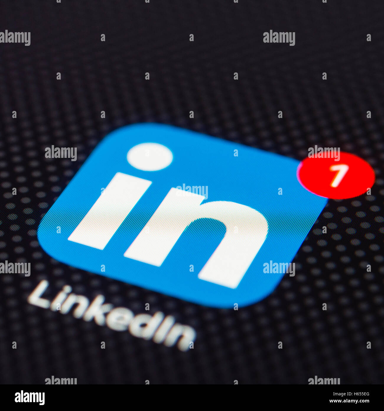 LinkedIn business networking app close up su iPhone smart schermata telefono Foto Stock