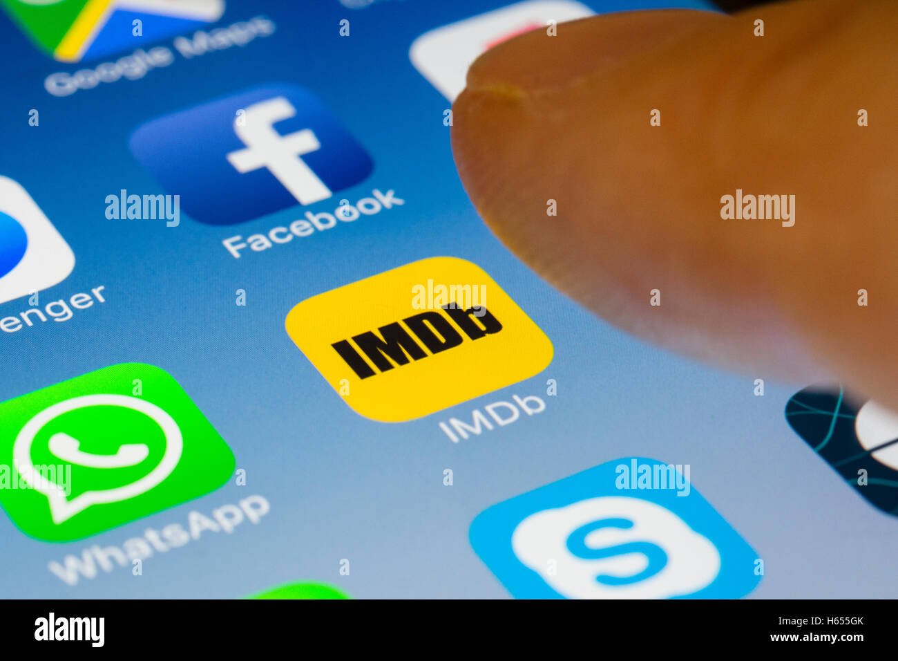 IMDB movie database app close up su iPhone smart schermata telefono Foto Stock
