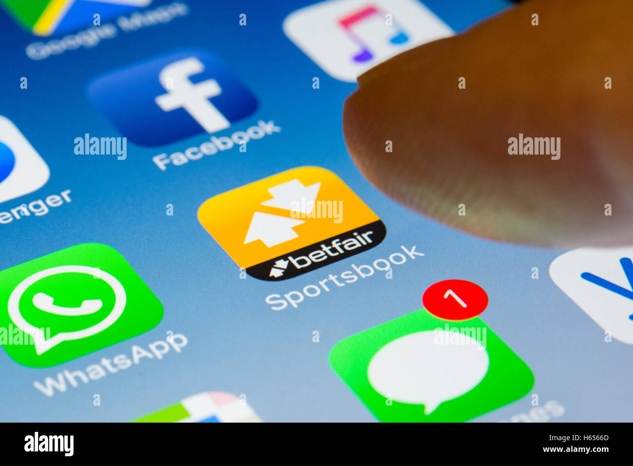 Betfair scommesse online chiudere app su iPhone smart schermata telefono Foto Stock
