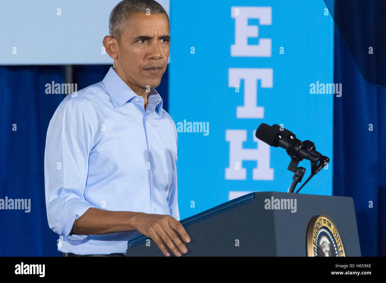 Las Vegas, Nevada, USA. 23 Ott, 2016. Il presidente Obama rally la folla al voto anticipato rally su 23 Ottobre 2016 a Cheyenne High School in North Las Vegas NV. Credito: la foto di accesso/Alamy Live News Foto Stock