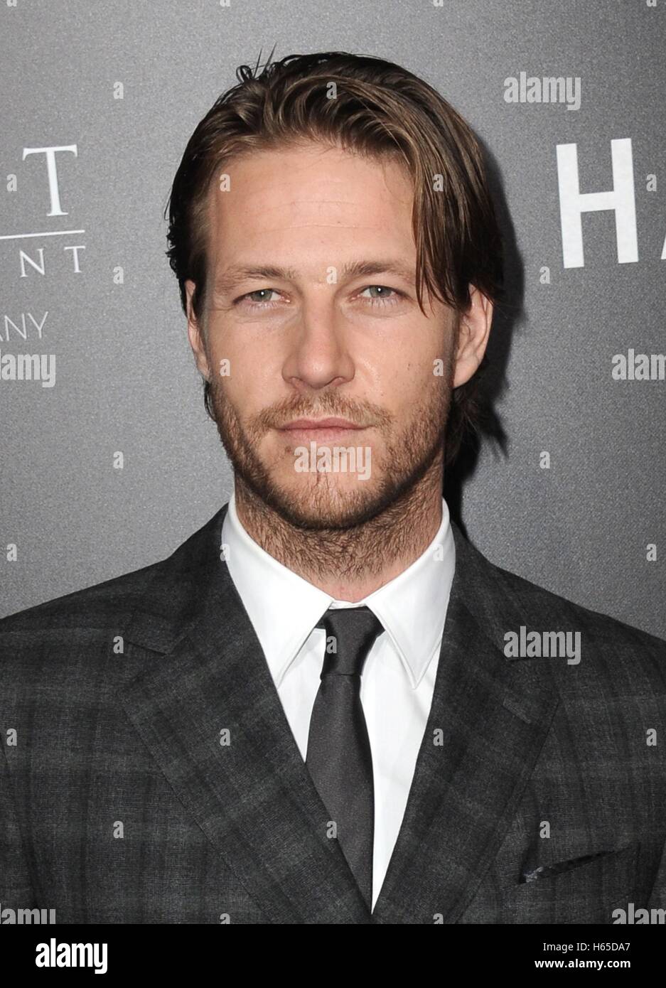 Beverly Hills, CA. 24 ott 2016. Luke Bracey presso gli arrivi per seghetto RIDGE Premiere, Accademia di Samuel Goldwyn Theatre, Beverly Hills, CA 24 ottobre 2016. Credito: Dee Cercone/Everett raccolta/Alamy Live News Foto Stock