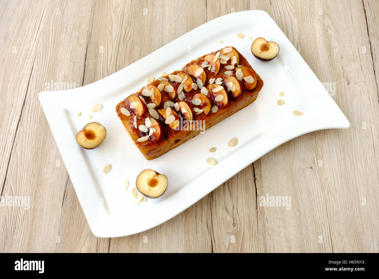 In casa la prugna e mandorla Torta di pane Foto Stock