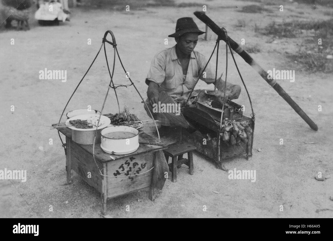 Un cibo stradale fornitore, Singapore, 1949 Foto Stock