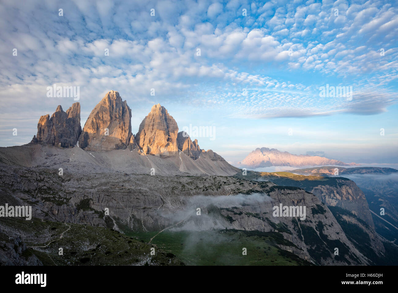 Alba luce sulle Tre Cime di Lavaredo, Sesto Dolomiti Alto Adige - Italia Foto Stock