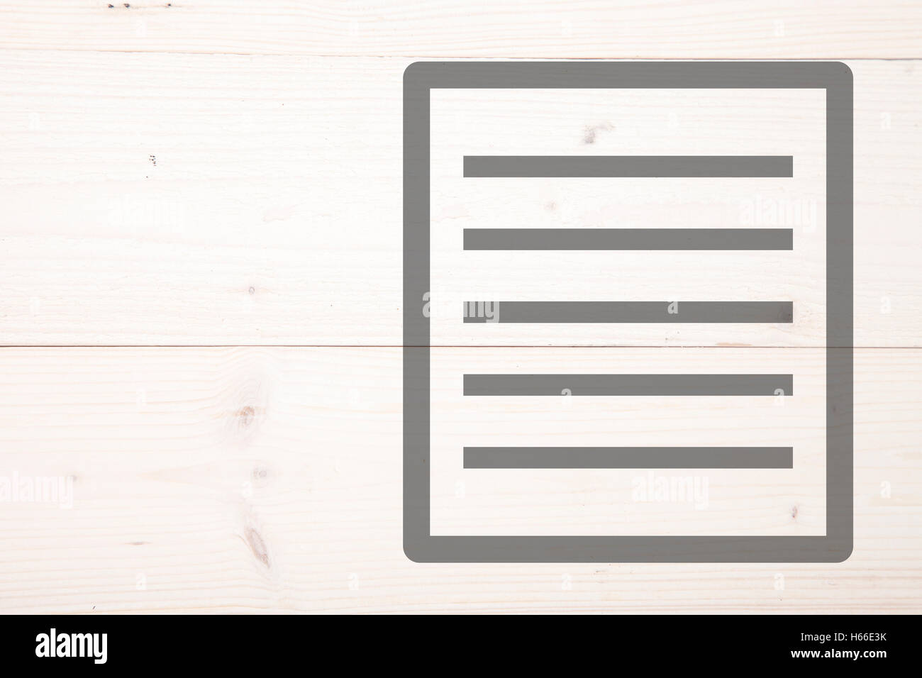 Elenco bianco su bianco sullo sfondo di legno Foto Stock