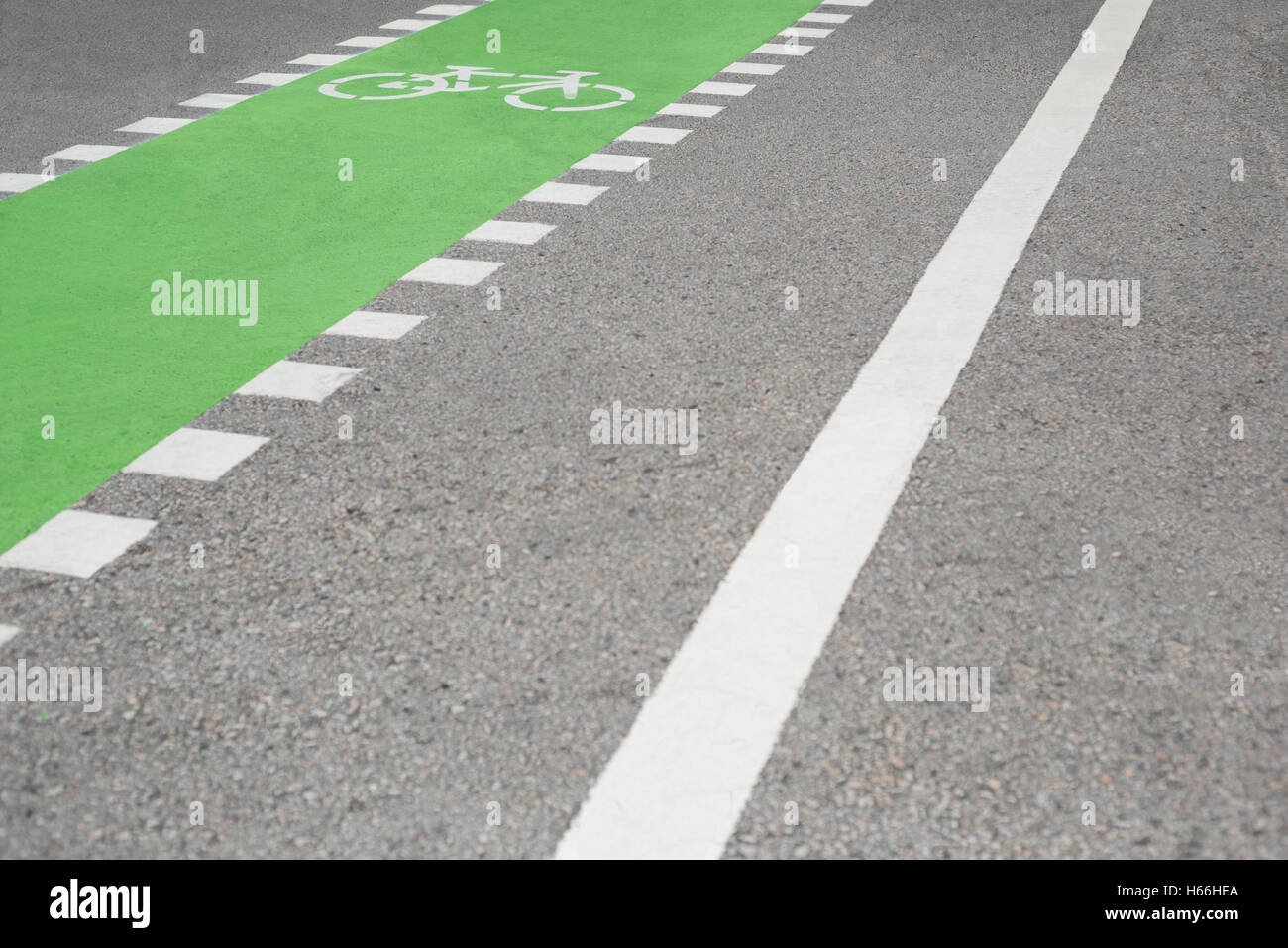 Pista ciclabile sulla superficie stradale Foto Stock