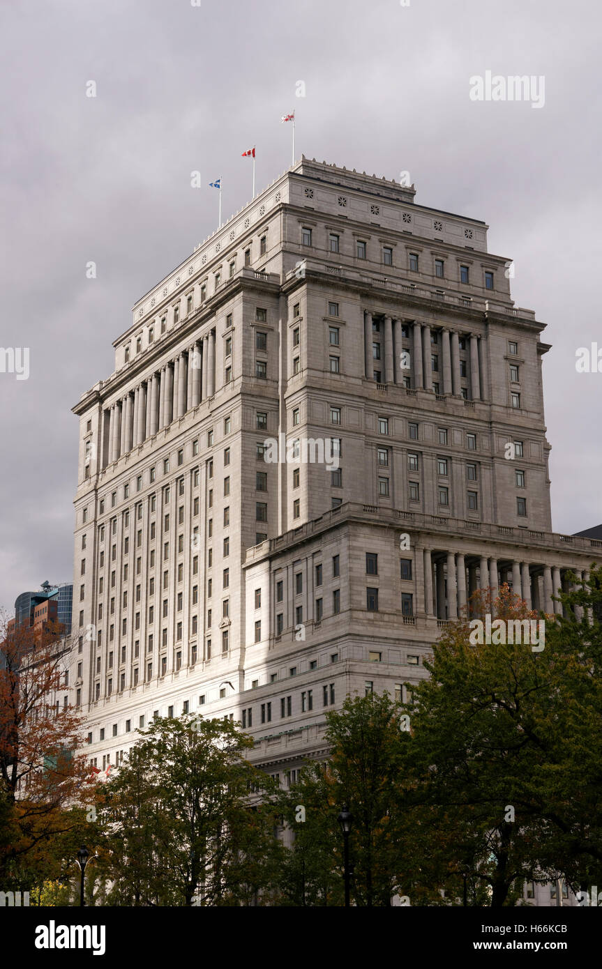 La storica Sun Life Building su Dorchester Square nel centro cittadino di Montreal, Quebec, Canada Foto Stock