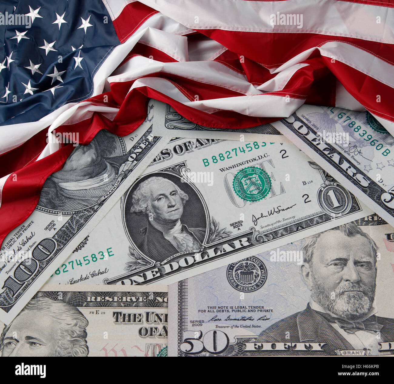 Bandiera americana sulle banconote assortiti Foto Stock