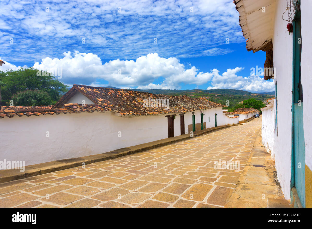 Architettura storica in Barichara, Colombia con un interessante cielo Foto Stock