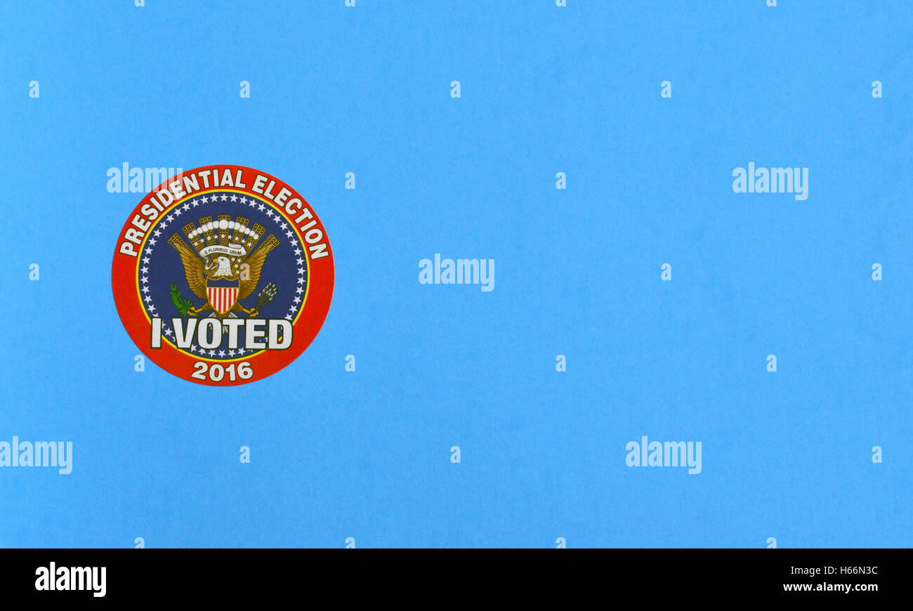 Un colorato 'ho votato' adesivo è consegnato a chiunque voto nel 2016 Stati Uniti elezioni presidenziali. Foto Stock