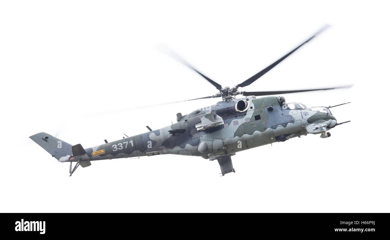 LEEUWARDEN, PAESI BASSI - giu 10, 2016: Repubblica ceca Air Force Mil Mi-24 Hind elicottero d'assalto di eseguire una dimostrazione Foto Stock