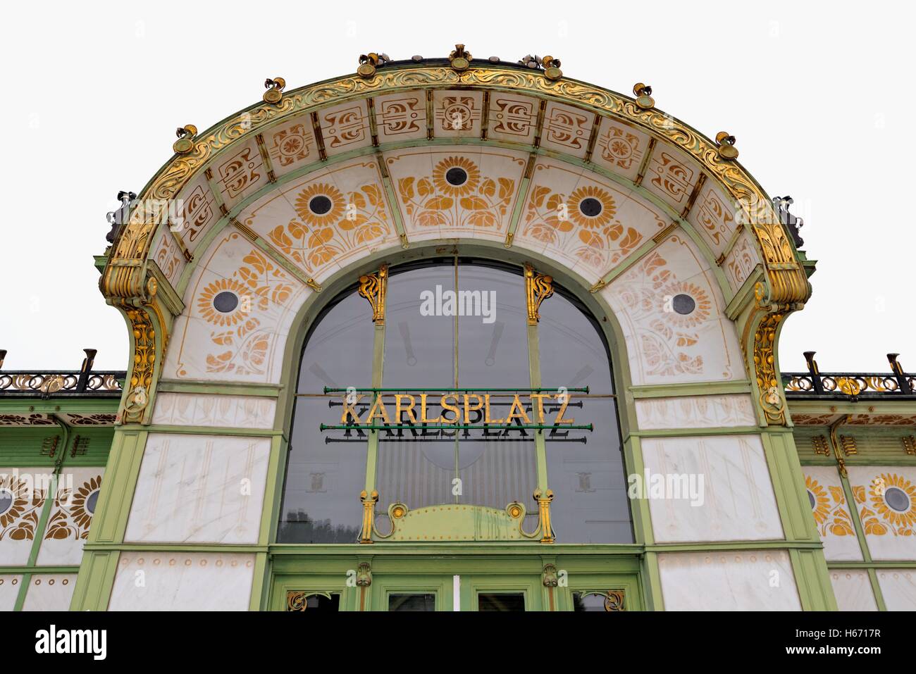 La facciata della stazione di Karlsplatz ingresso Vienna Austria Foto Stock