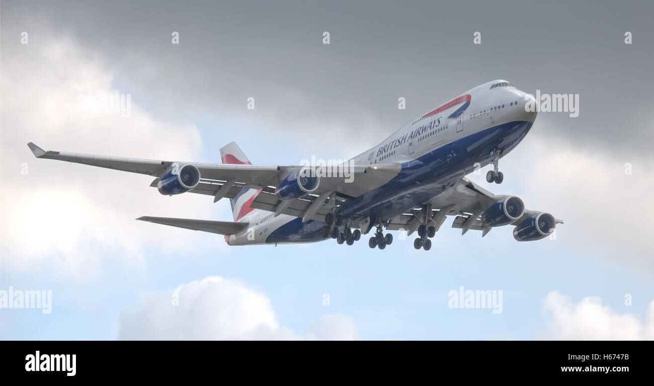 BA British Airways Boeing 747 G-CIVV arrivando all'Aeroporto di Londra Heathrow LHR Foto Stock