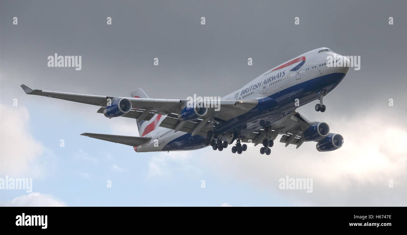BA British Airways Boeing 747 G-CIVV arrivando all'Aeroporto di Londra Heathrow LHR Foto Stock