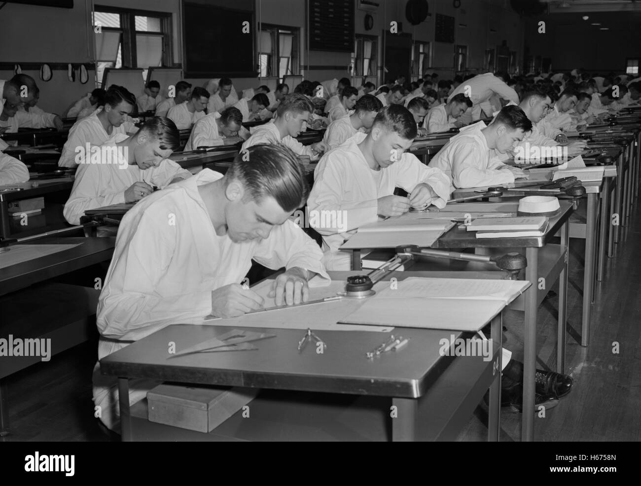 In aula, U.S. Accademia navale, Annapolis, Maryland, USA, dal tenente Whitman per ufficio di informazione di guerra, Luglio 1942 Foto Stock