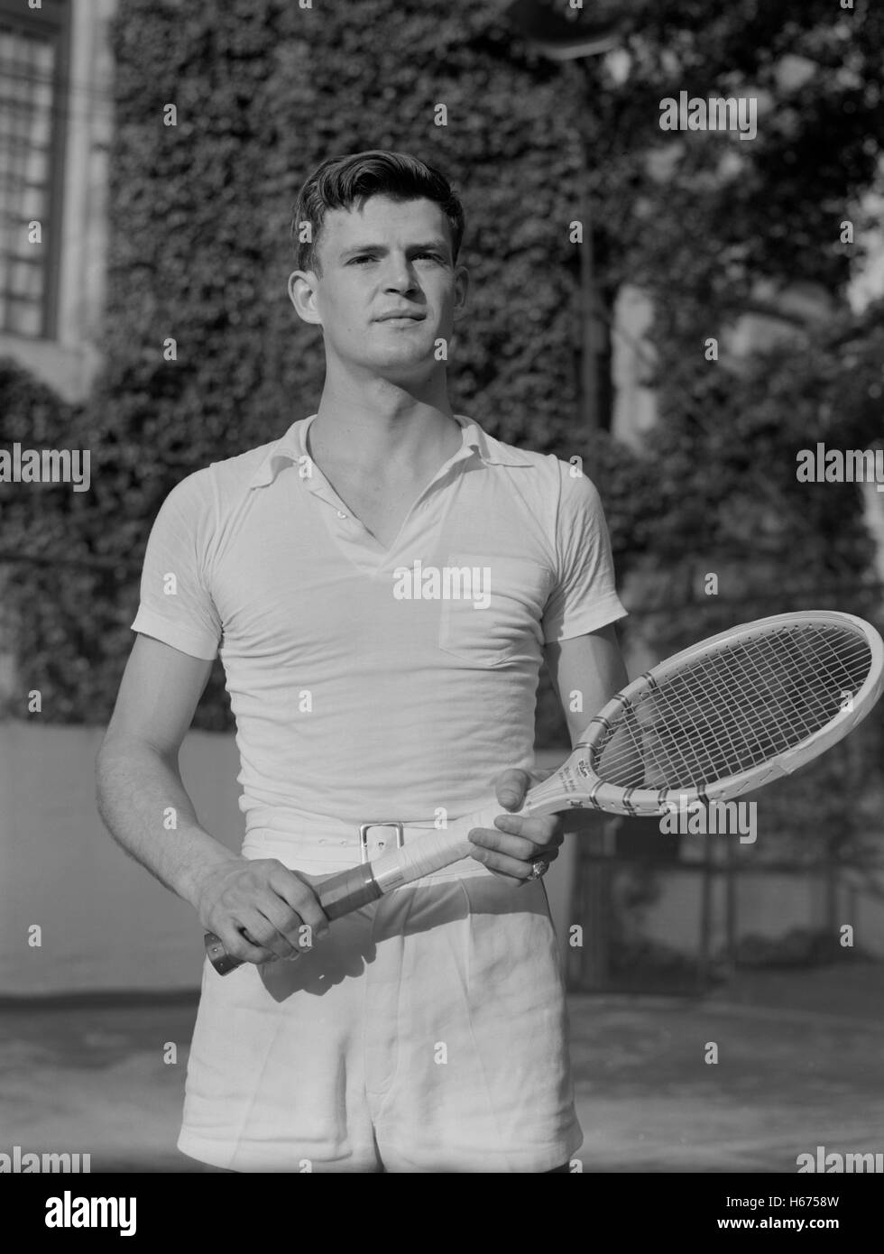 Close-Up ritratto del giocatore di tennis, U.S. Accademia navale, Annapolis, Maryland, USA, dal tenente Whitman per ufficio di informazione di guerra, Luglio 1942 Foto Stock