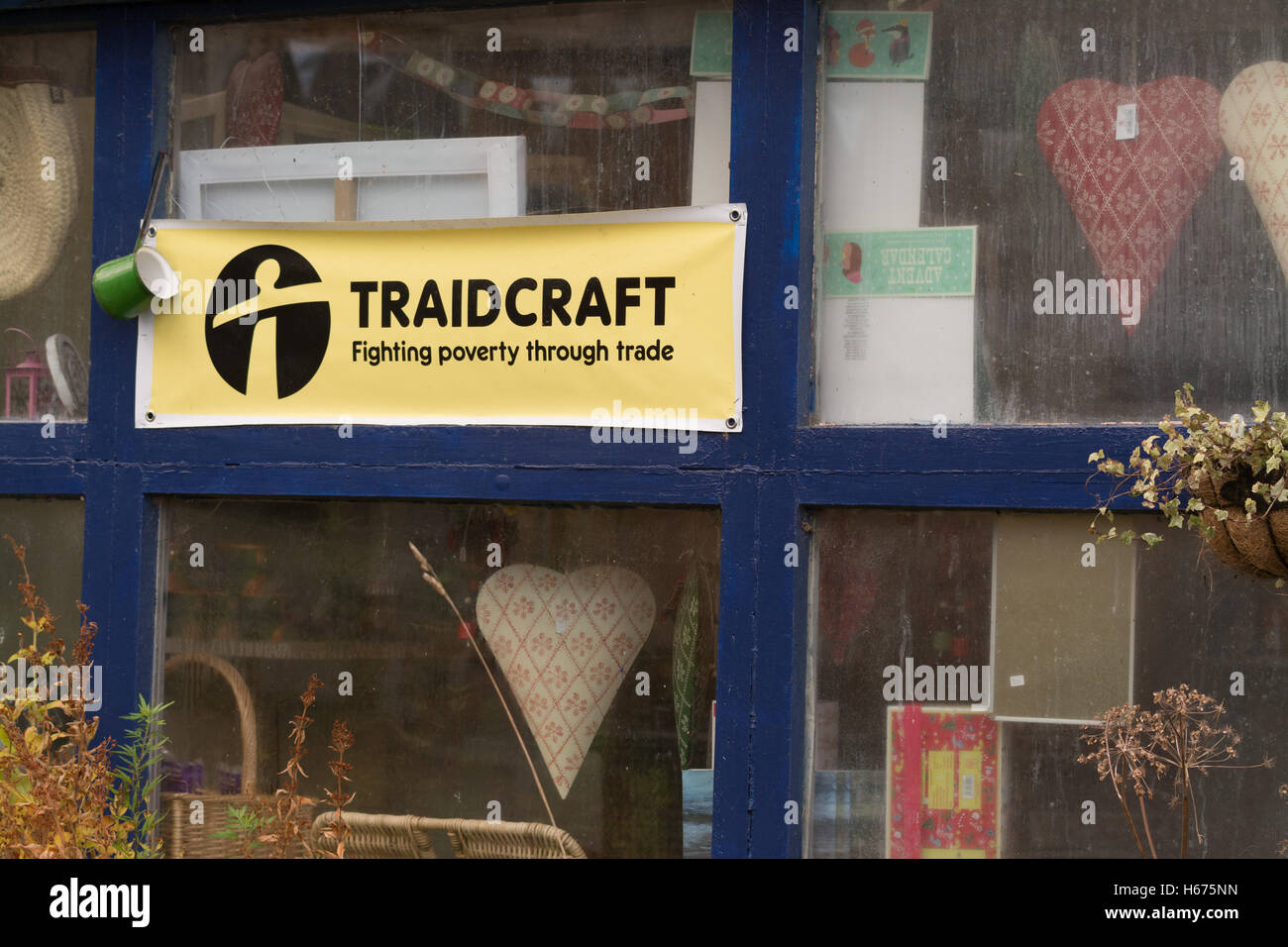 Traidcraft sign in vetrina Foto Stock