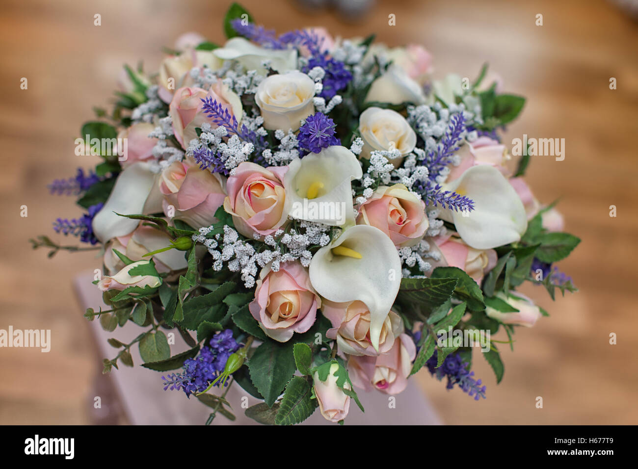 Bridal bouquet di fiori pronto per un giorno di nozze Foto Stock