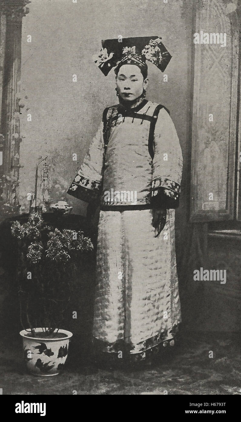 Una donna mancesi, Cina, circa 1910 Foto Stock