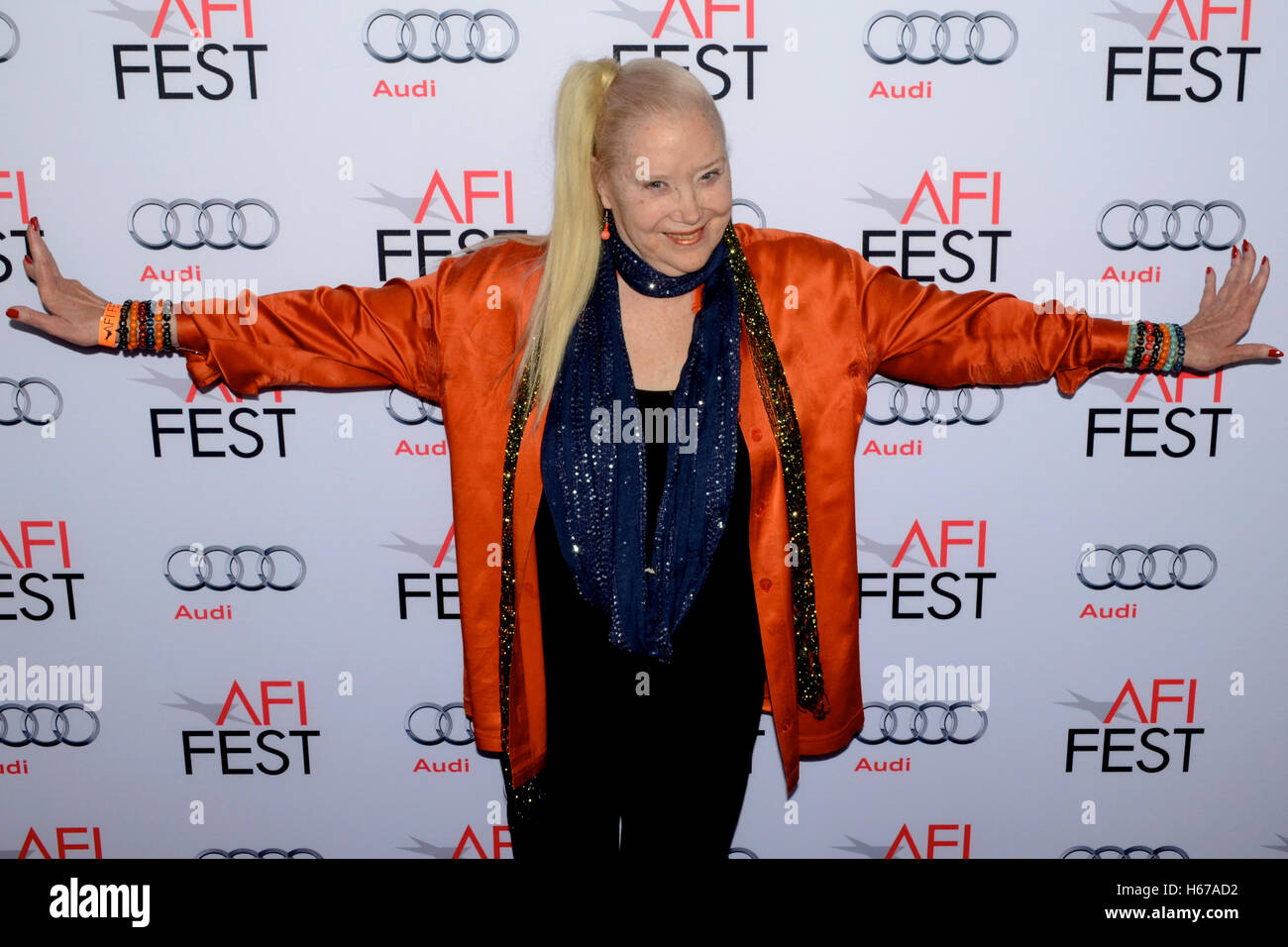 Sally Kirkland arriva all'AFI FEST 2015 presentato da Audi Centrotavola Screening di Gala di " dove per invadere Nexr" presso il teatro egiziano il 7 novembre 2015 a Hollywood, in California. Foto Stock