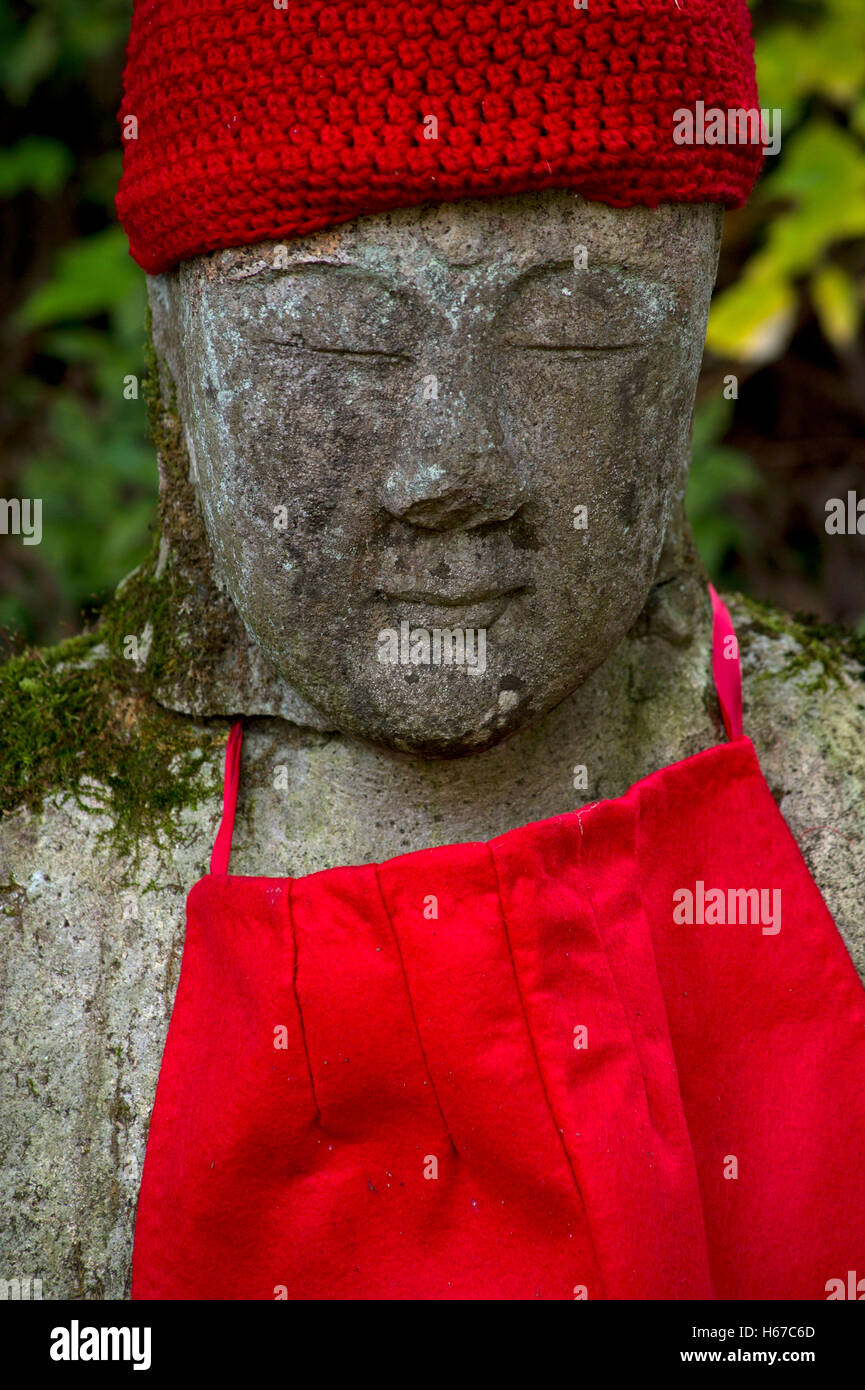 "Volto" di Jizo statua in Kanmangafuchi abisso in Nikko, Giappone Foto Stock