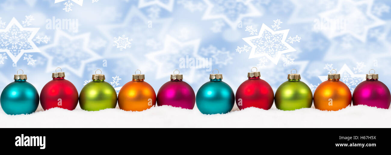 Natale coloratissime palle di neve invernale banner Decorazione copyspace spazio copia testo Foto Stock