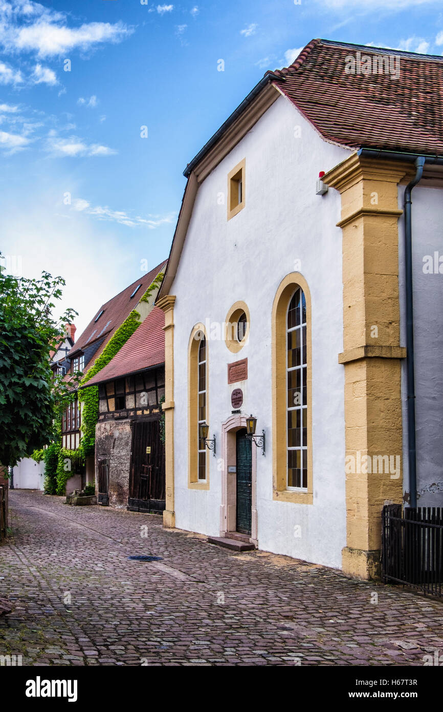 Vecchia Sinagoga, sinagoga edificio nella pittoresca strada di ciottoli della città vecchia storica di Michelstadt, Assia meridionale, Germania Foto Stock