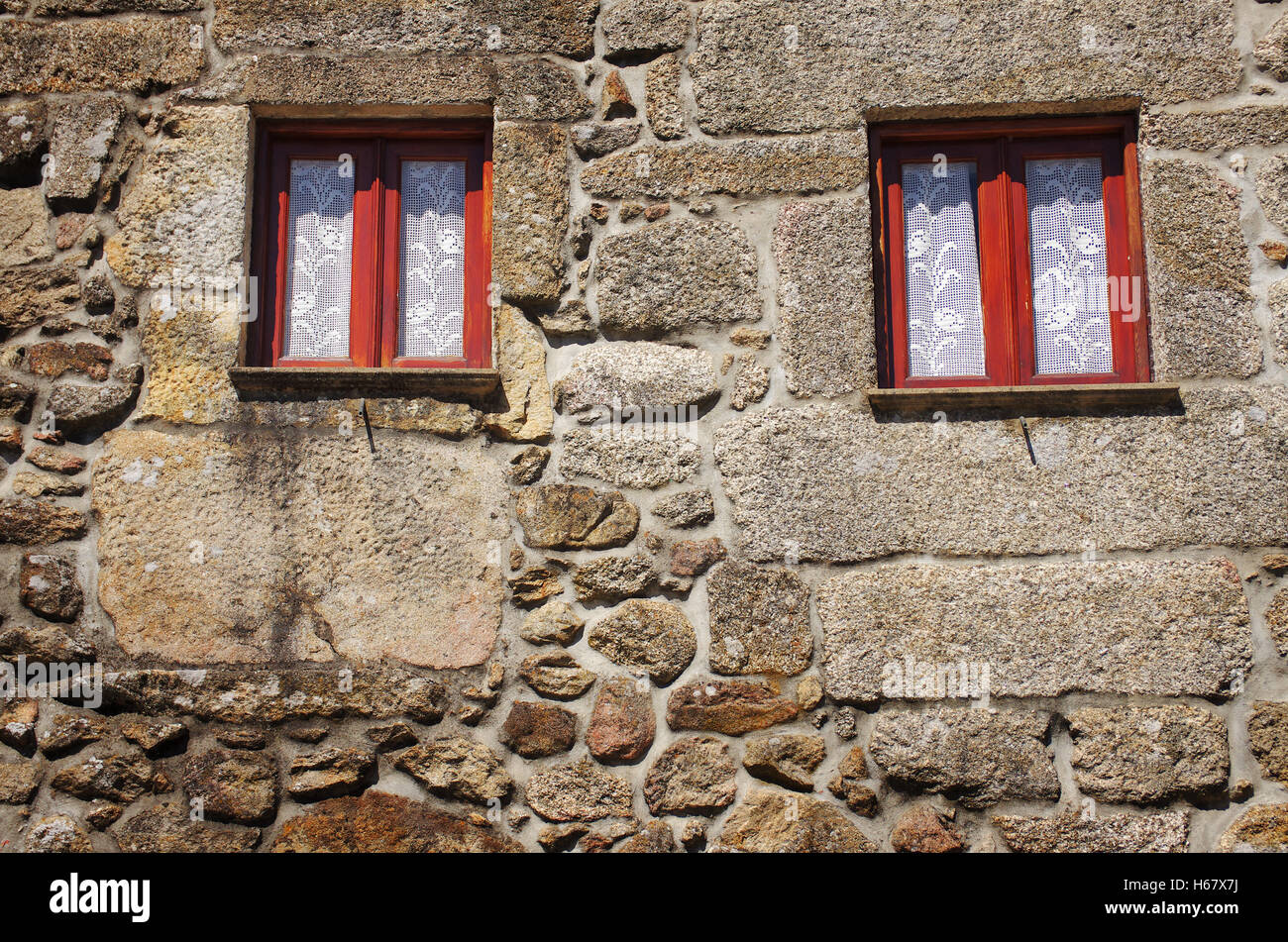 Tipica casa rurale in pietra immagini e fotografie stock ad alta  risoluzione - Alamy