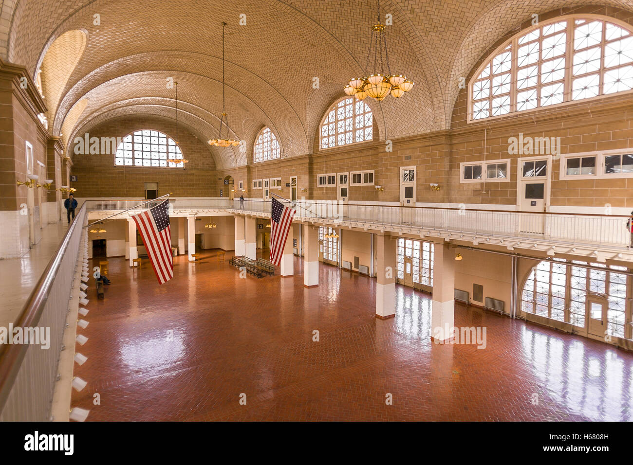NEW YORK, NEW YORK, Stati Uniti d'America - Ellis Island Sala Grande Sala del Registro di sistema. Foto Stock