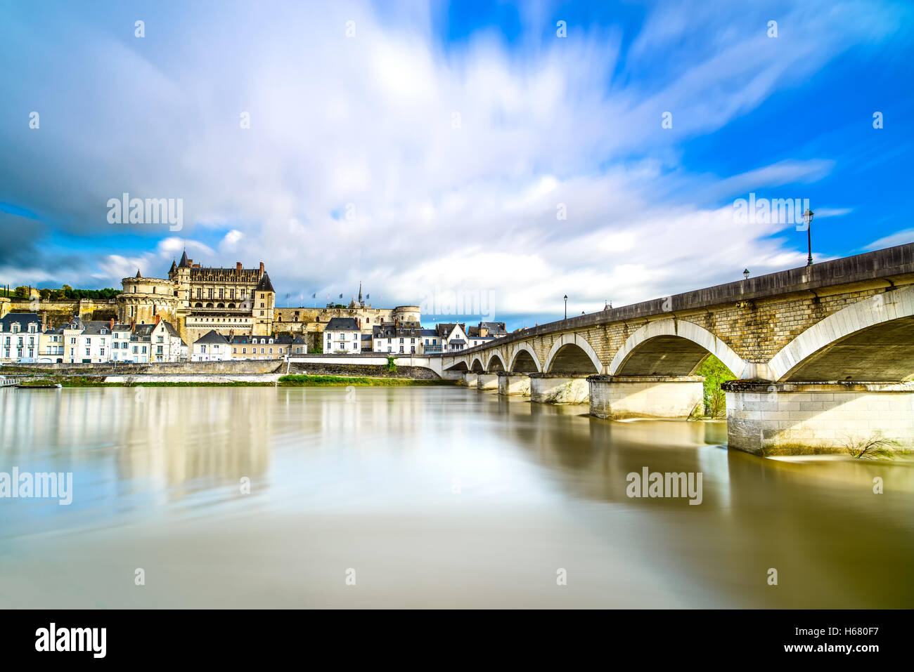 Amboise castello medievale o chateau e il ponte sul fiume Loira. In Francia, in Europa. Sito Unesco. Foto Stock