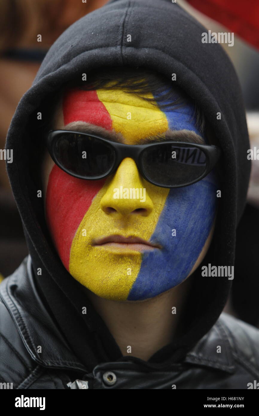 Uomo Rumeno Colori ral immagini e fotografie stock ad alta risoluzione - Alamy