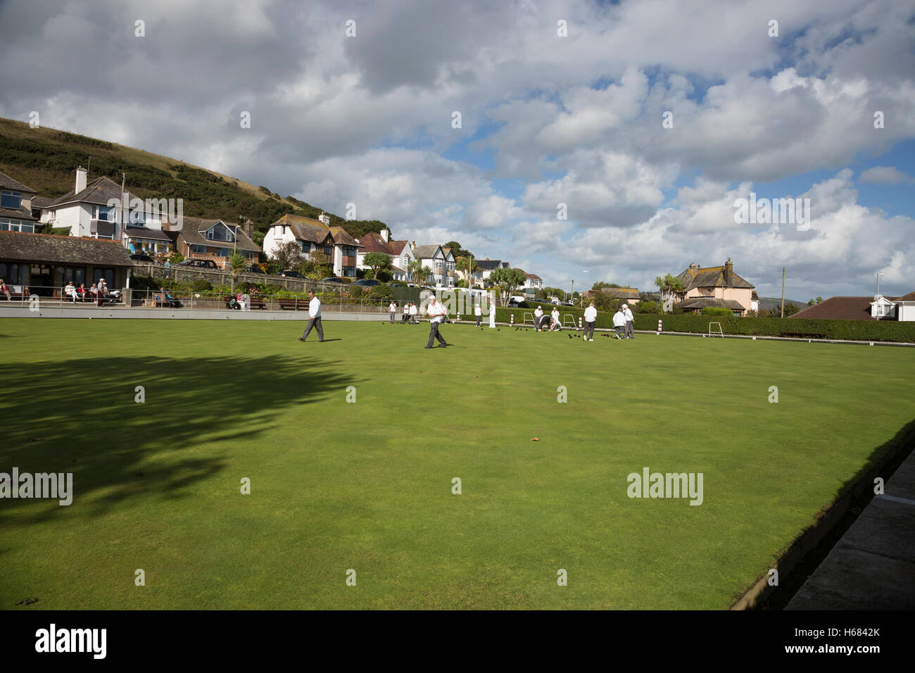 I pensionati corona verde partita di bocce sulla giornata di sole Foto Stock