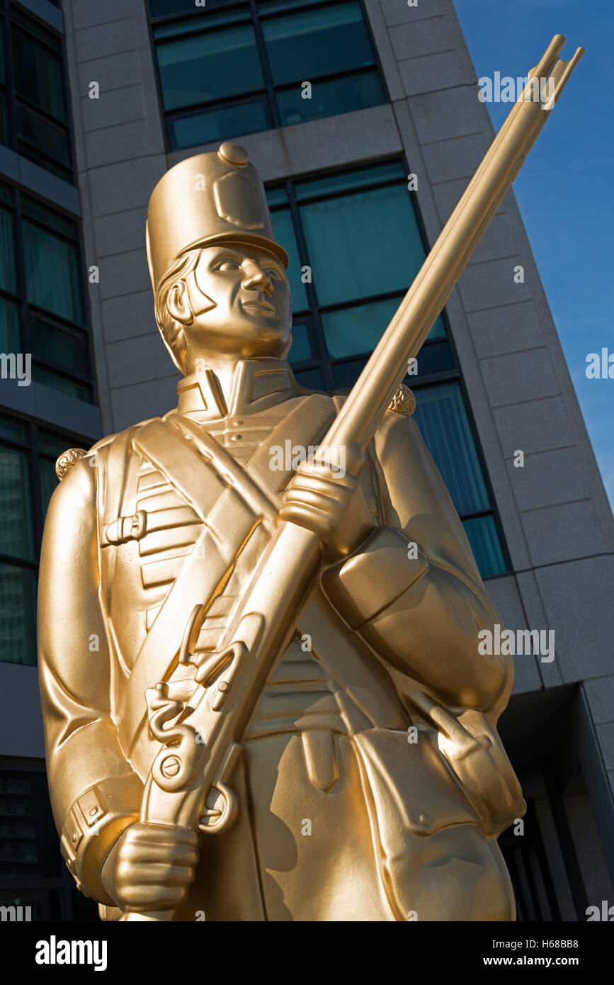 Un dettaglio di Douglas Coupland il Memoriale di guerra del 1812, ai piedi di Bathurst Street a Toronto, Ontario, Canada. Foto Stock