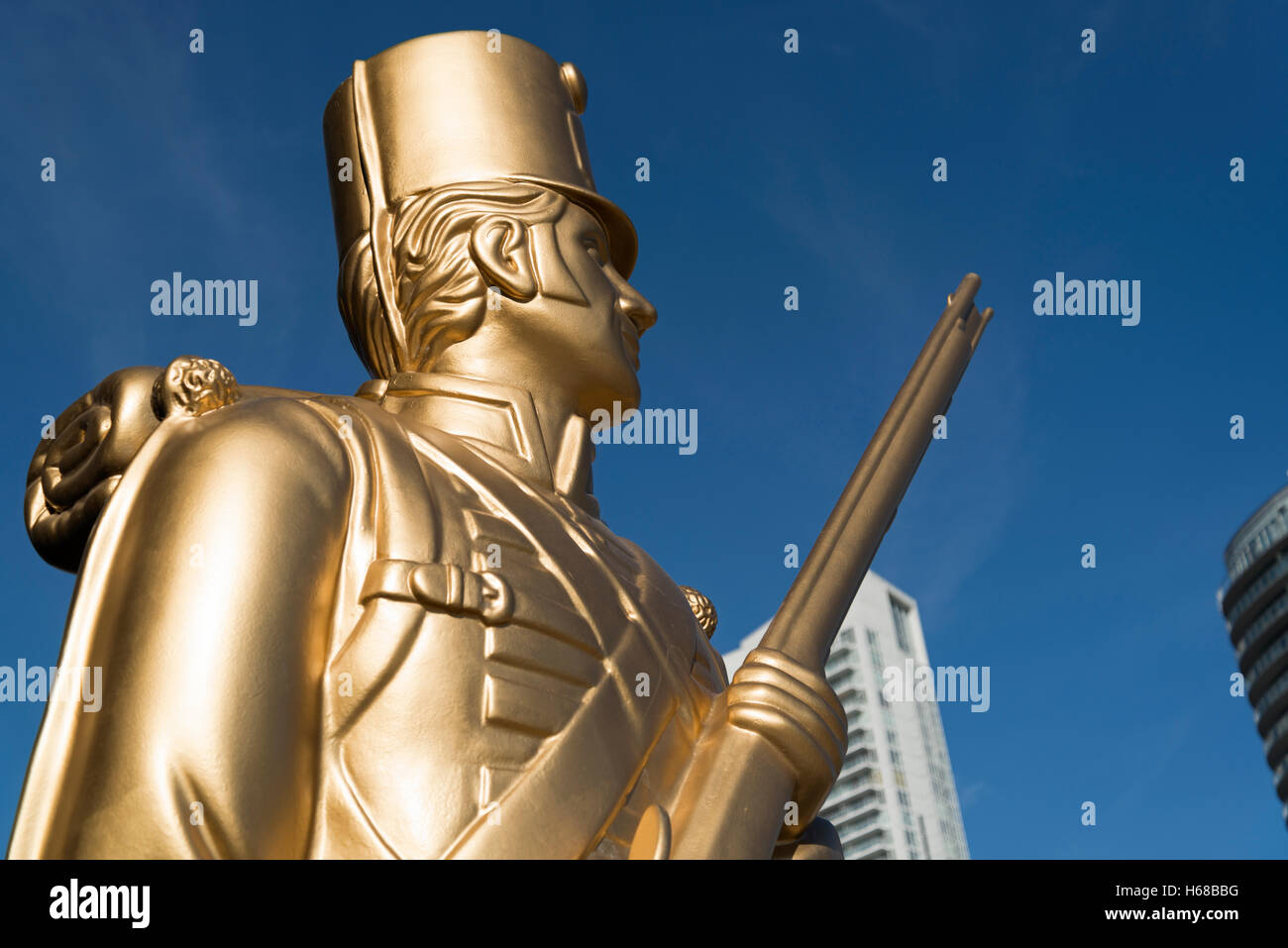 Un dettaglio di Douglas Coupland il Memoriale di guerra del 1812, ai piedi di Bathurst Street a Toronto, Ontario, Canada. Foto Stock