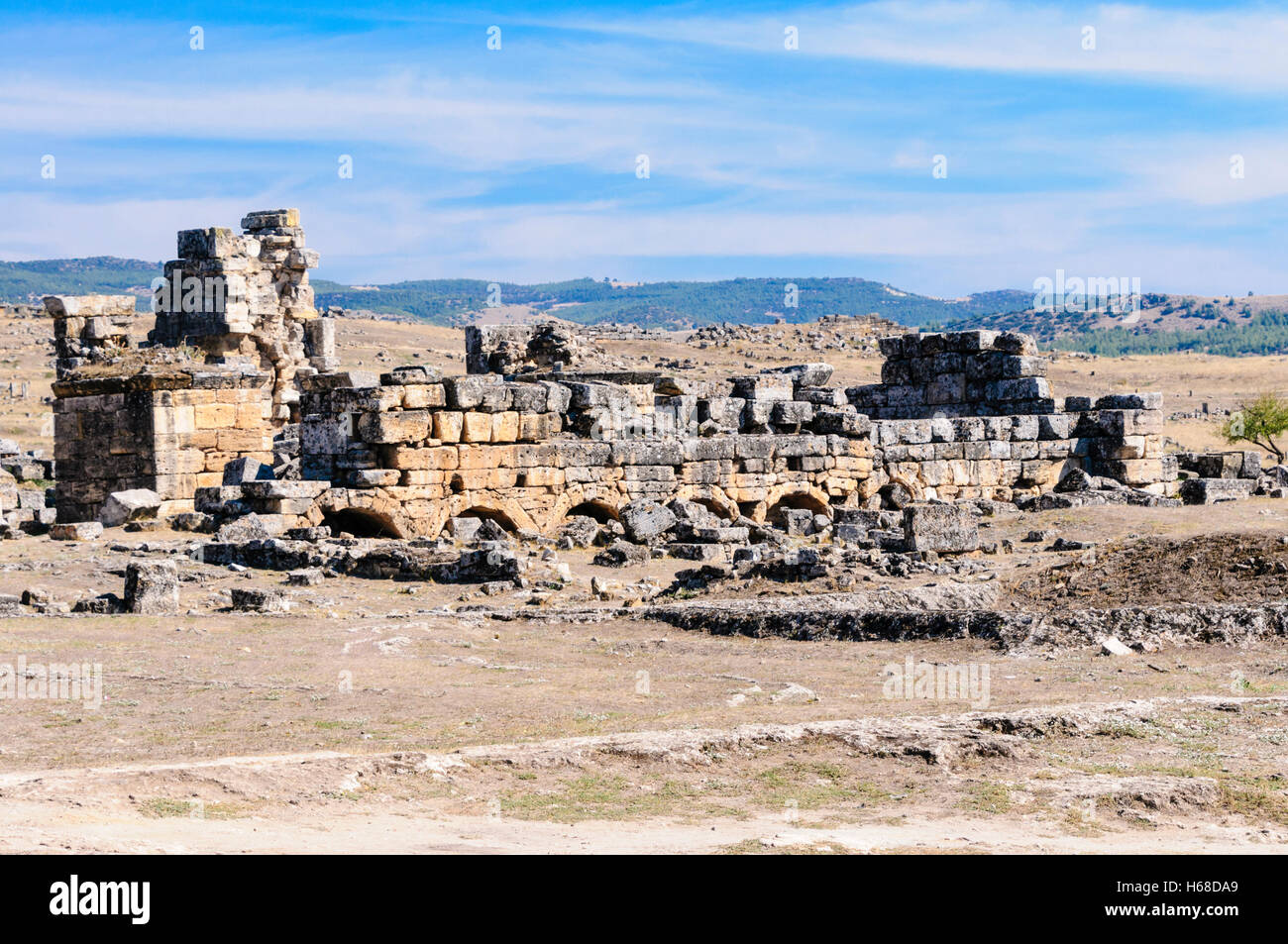 Edificio di epoca romana distrutta da un terremoto a Hieropolis, Pamakkule, Turchia Foto Stock