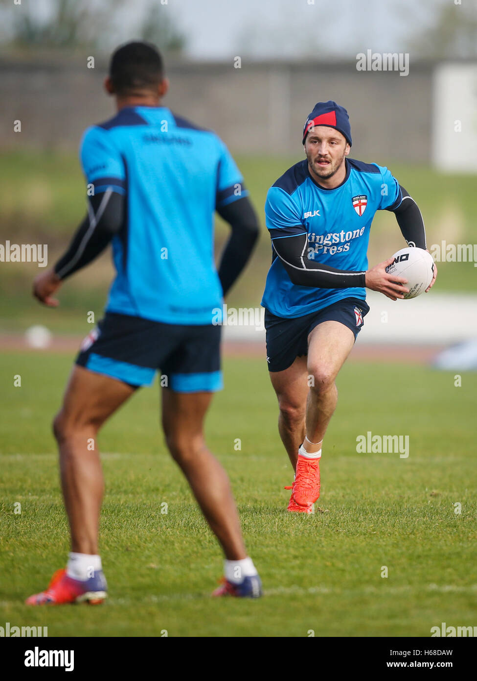 Josh Hodgson durante una sessione di formazione a sud di Leeds Stadium. Foto Stock