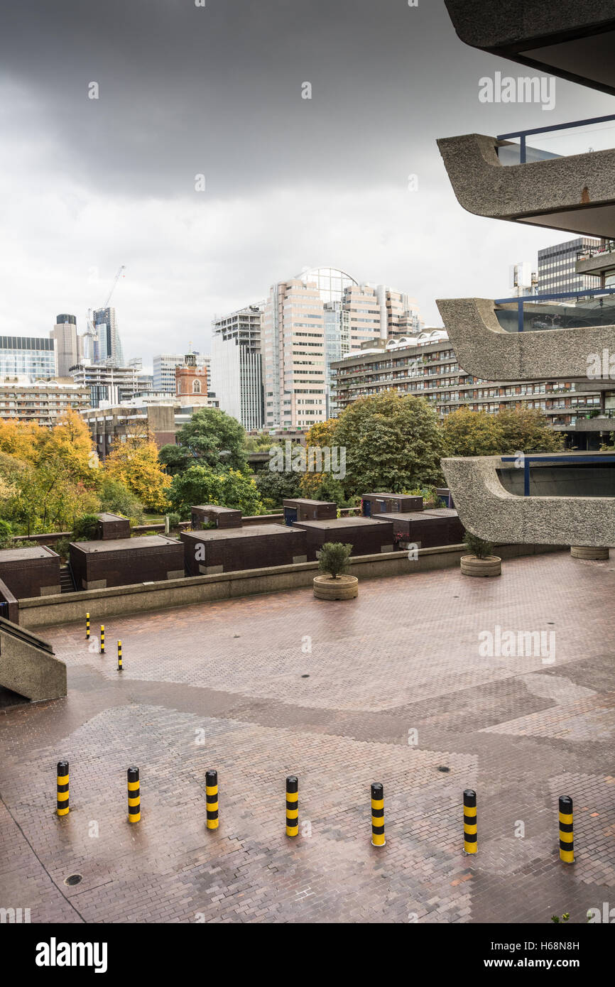 Il Barbican complesso di abitazioni nella città di Londra, Regno Unito Foto Stock