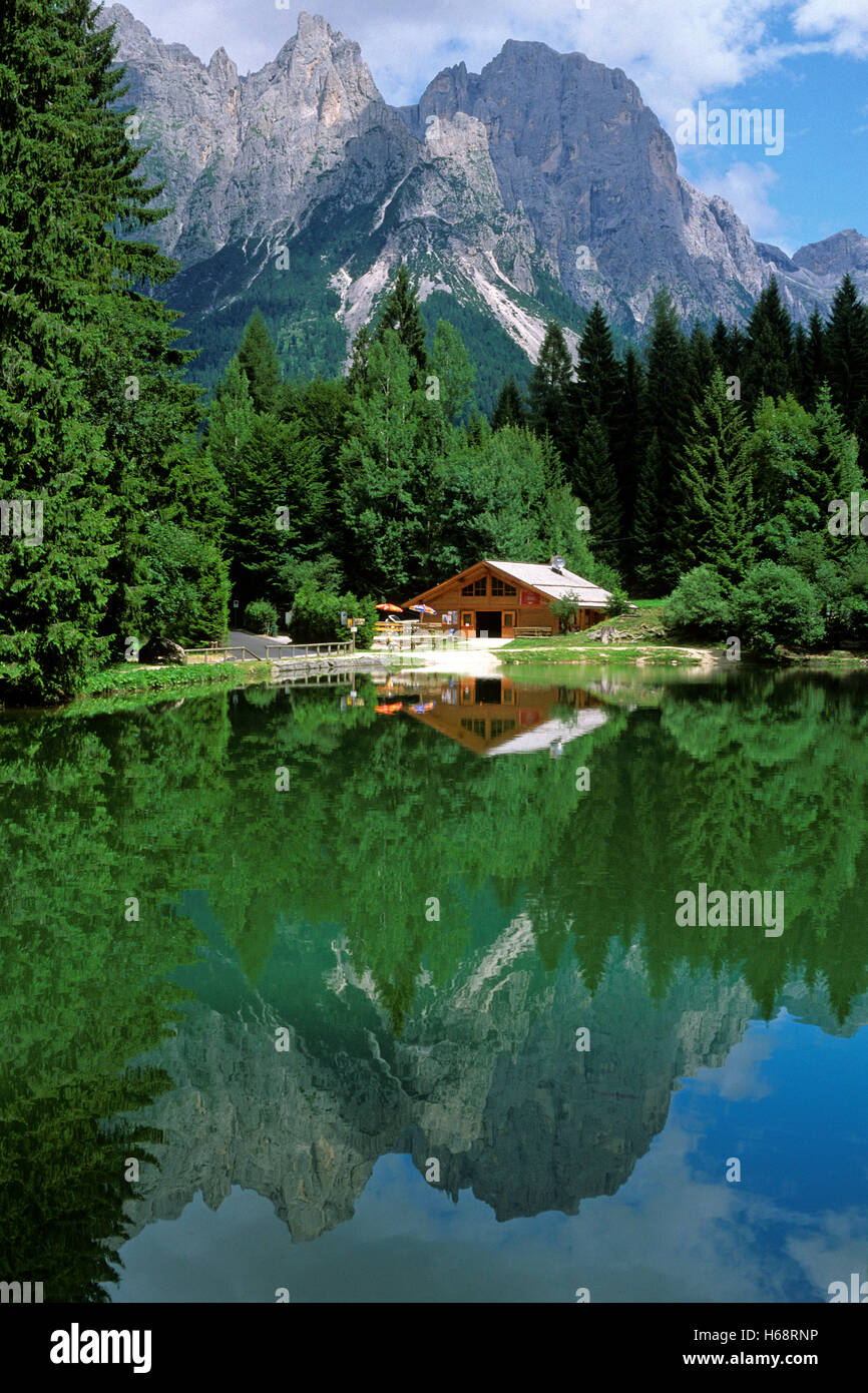 Il lago di Monguelfo in Val Canali, Paneveggio Pale di San Martino parco naturale, Trentino Alto Adige, Italia Foto Stock